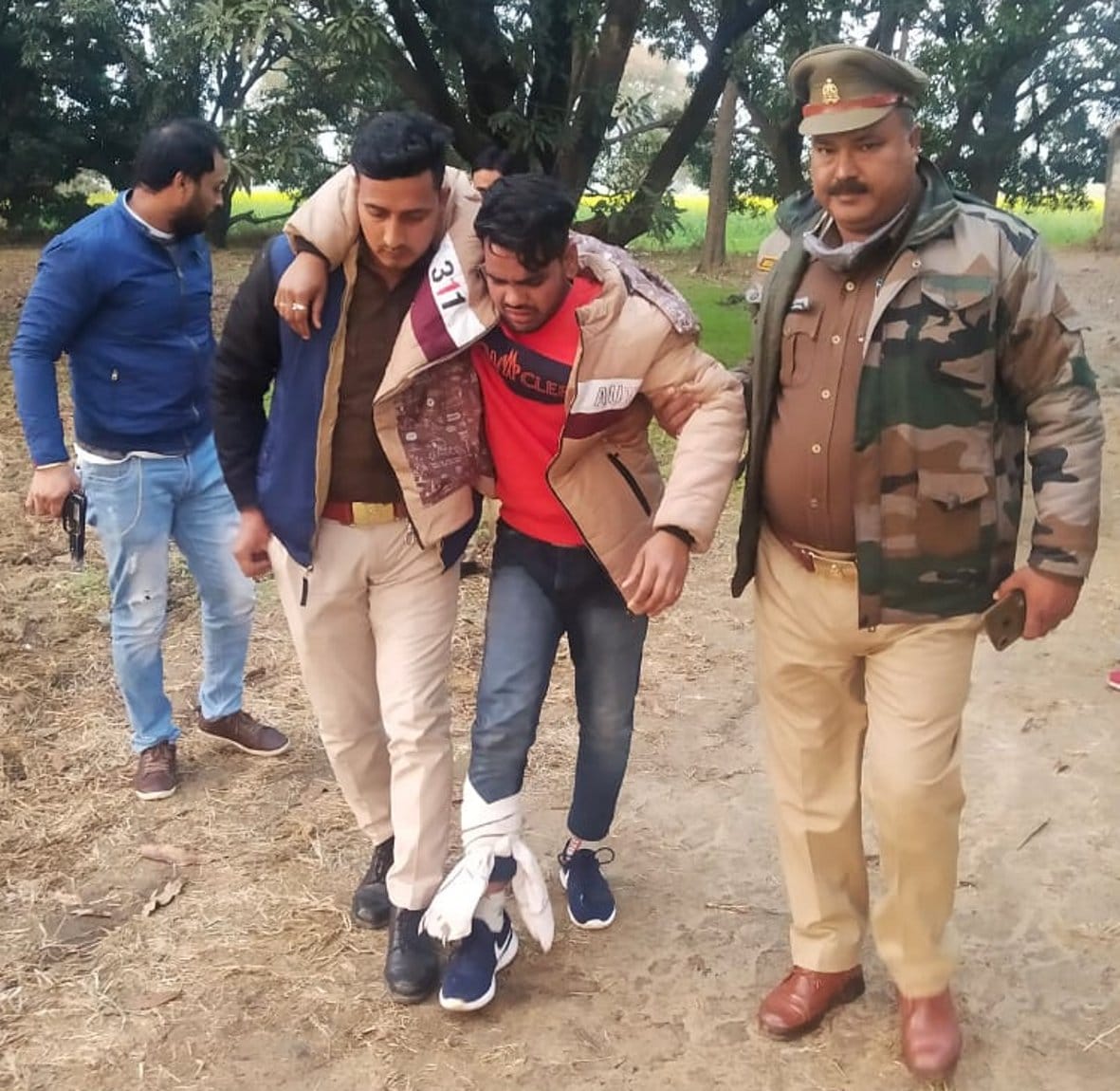 25 thousand bovine smuggler arrested in encounter