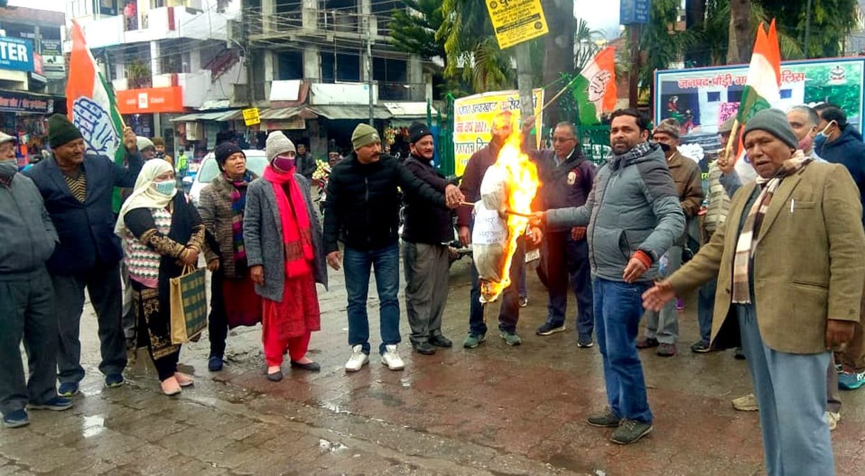 Congress burnt effigy of Vanshidhar Bhagat