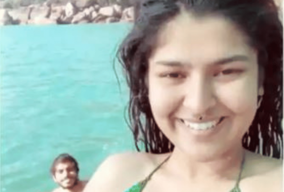 Taarak Mehta Ka Ooltah Chashmah fame former Sonu aka Nidhi Bhanushali bikini Photos viral