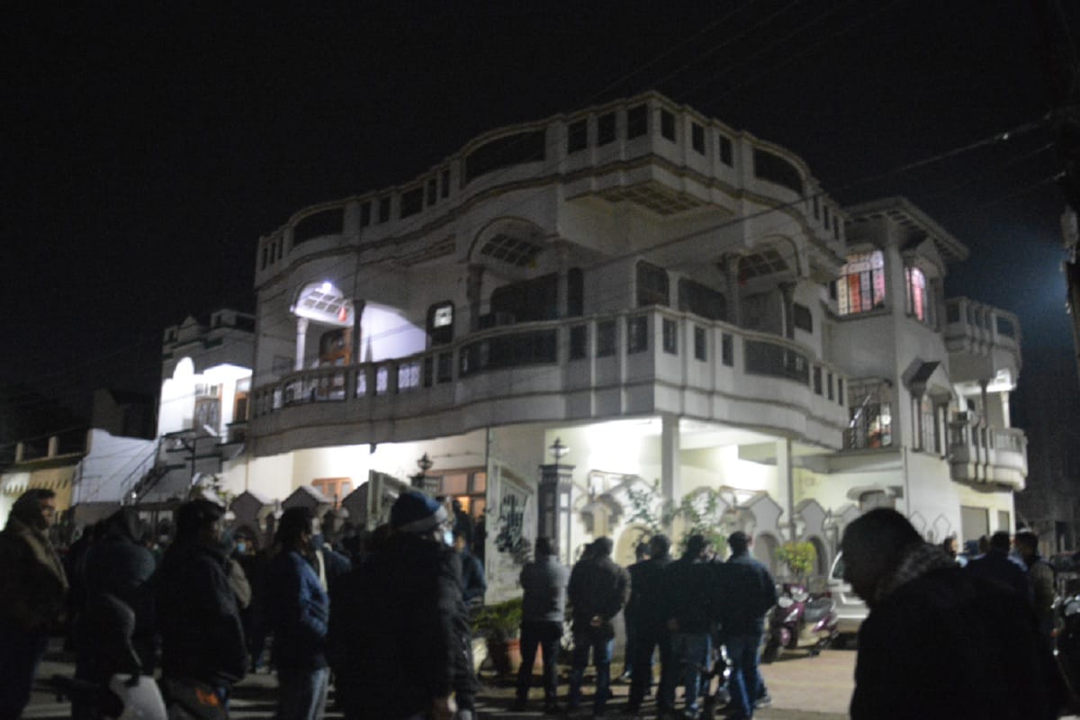 A couple from Muzaffarnagar died in a road accident in Mussoorie and see photos