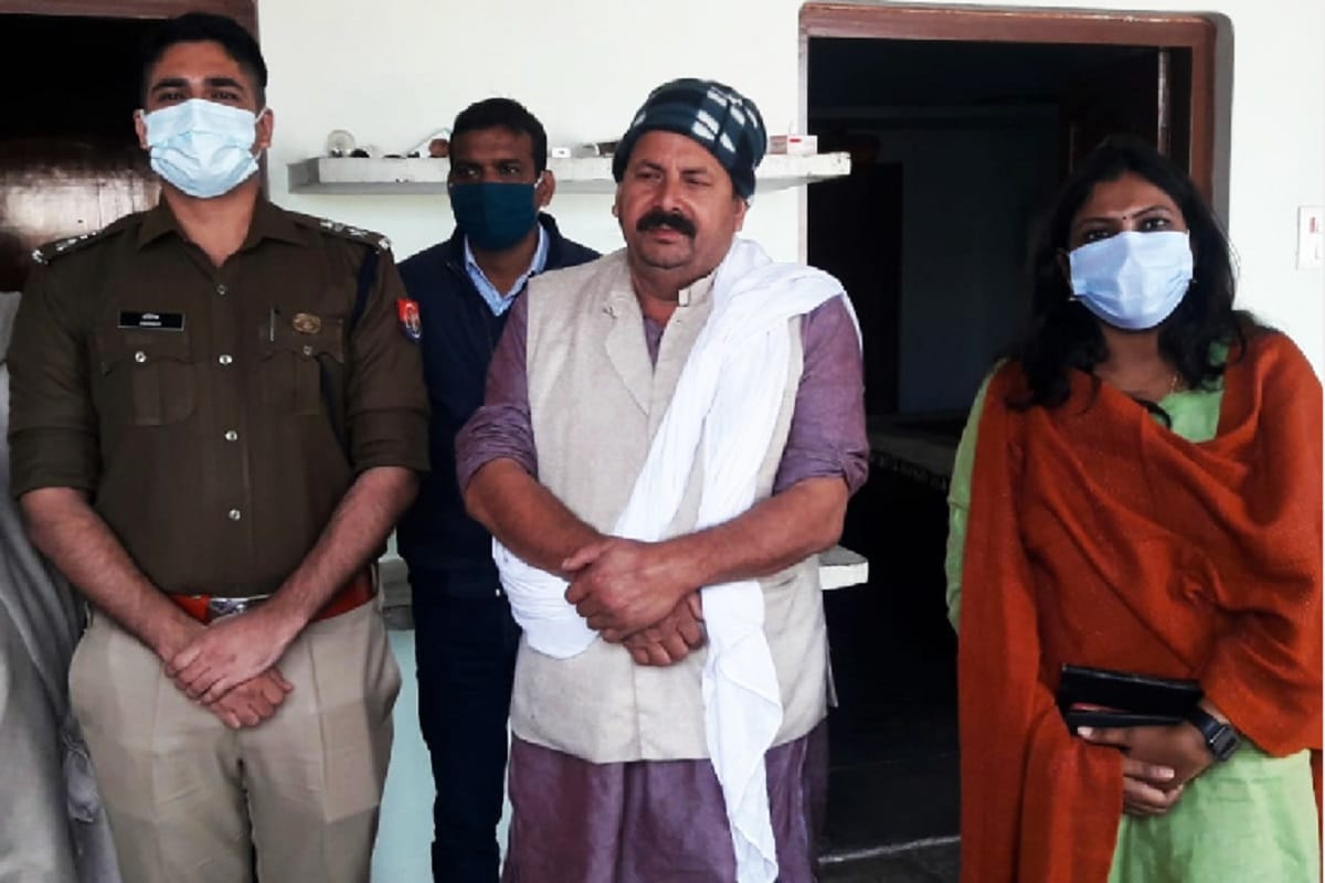 Uttar Pradesh News: DM and SSP met BKU President Naresh Tikait in Muzaffarnagar