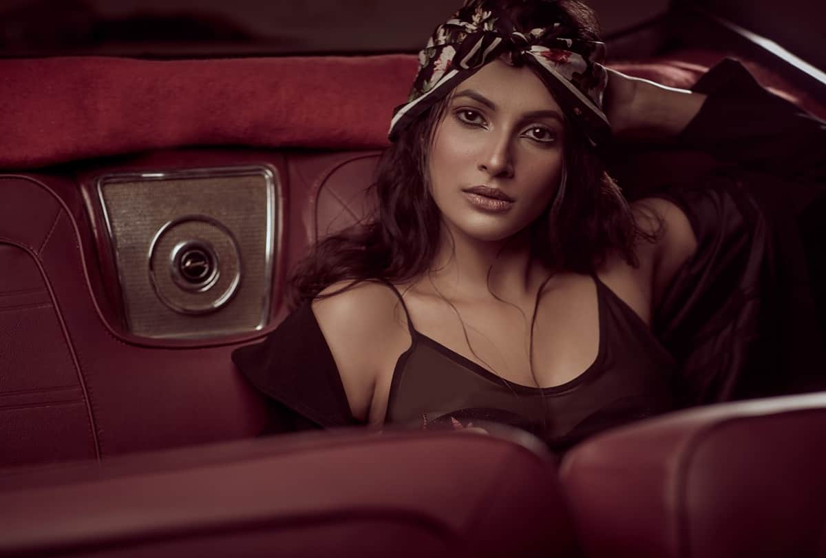 From Priyanka Chopra to Amitabh Bachchan, this is how much celebs charge per social media post