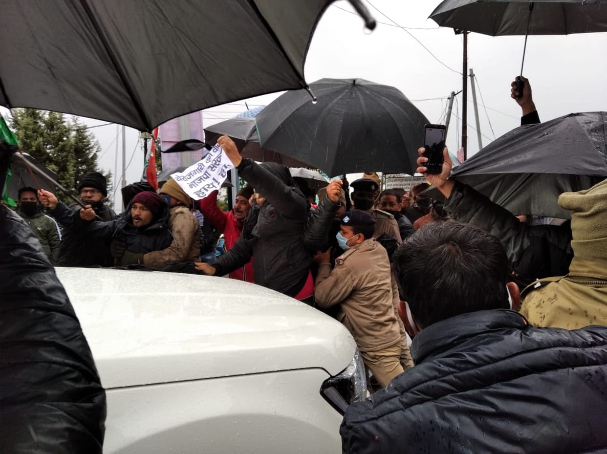 uttarakhand news : protest against banshidhar bhagat comment on indira hridayesh