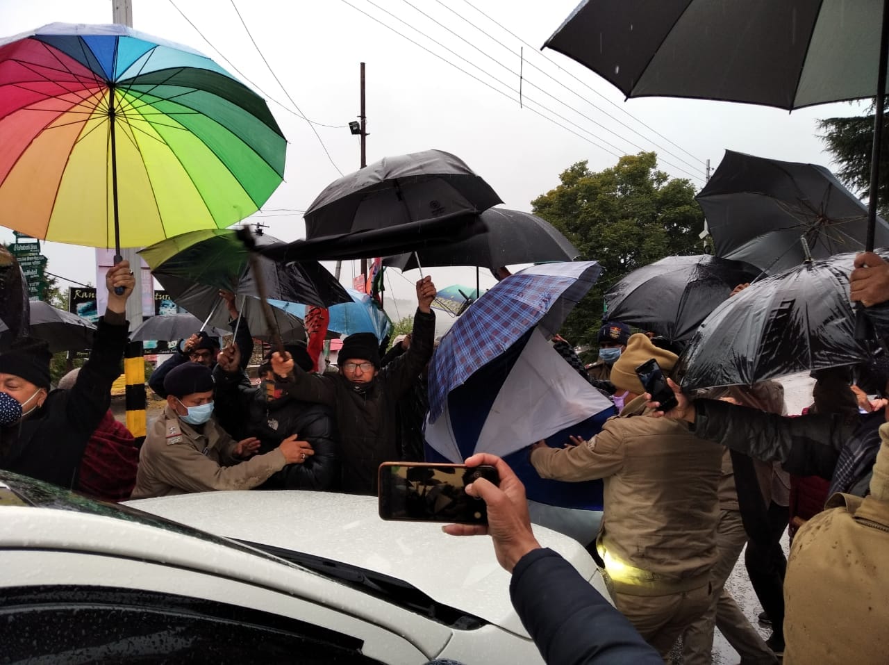 uttarakhand news : protest against banshidhar bhagat comment on indira hridayesh