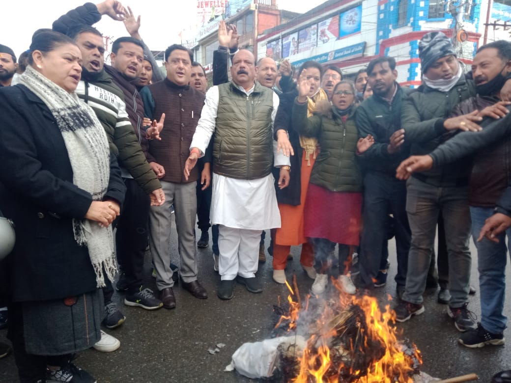 uttarakhand news : protest against banshidhar bhagat comment on indira hridayesh