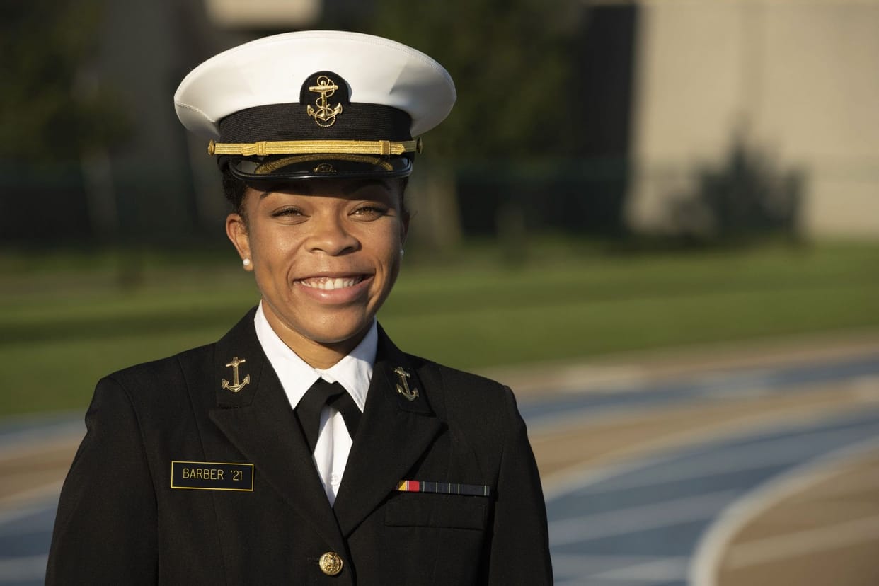 Naval Academy commanded for the first time to a black woman Sydney Barber in US