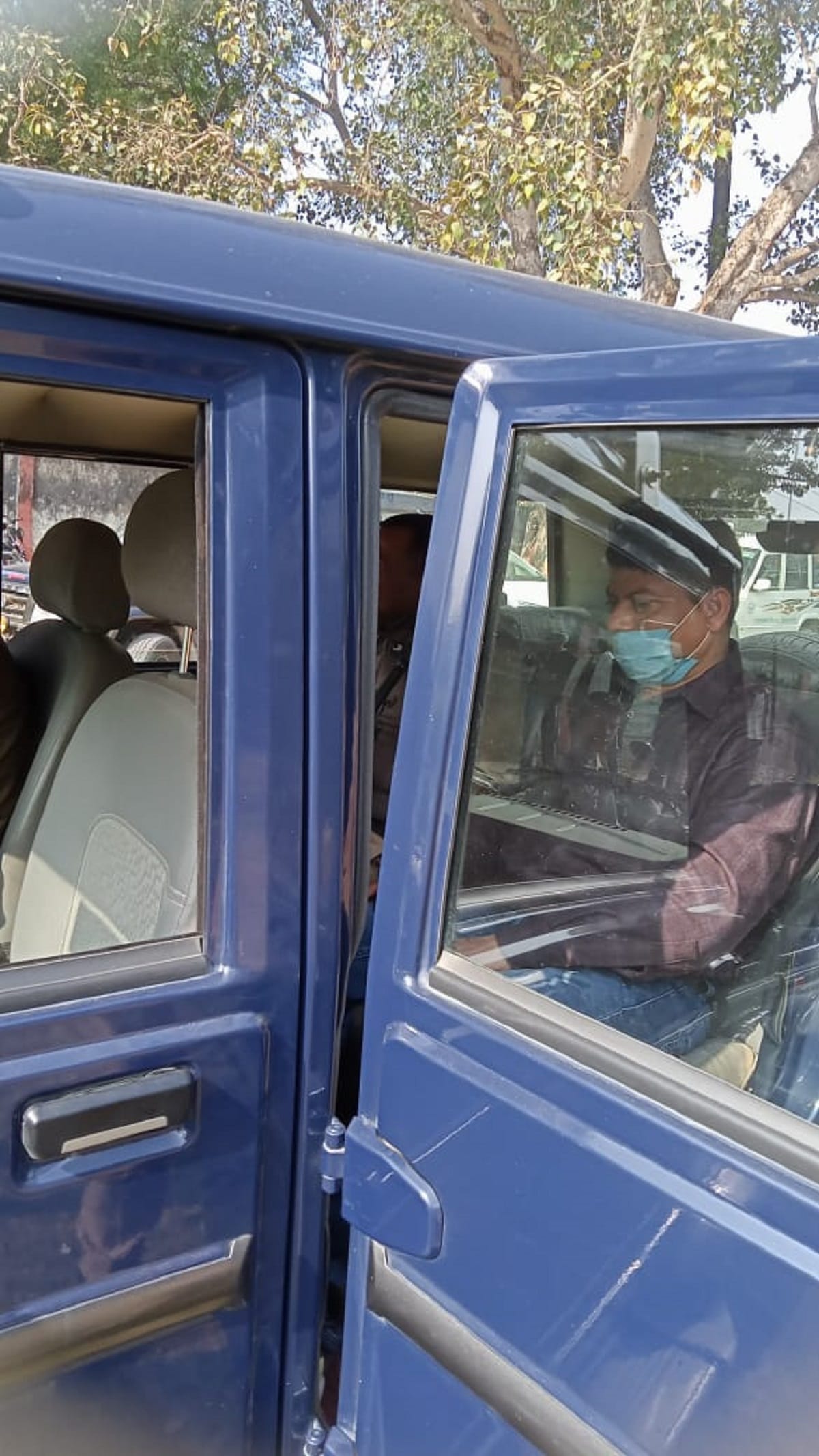 Veterinary Officer entangled with farmers in front of Minister sent police station directed to suspend