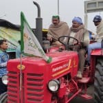 ट्रैक्टर मार्च में भाग लेने जा रहे ट्रैक्टर