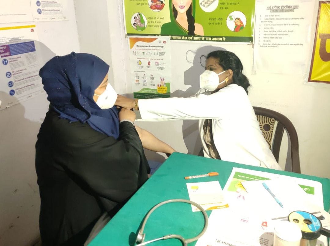 five thousand health work vaccinate in first phase