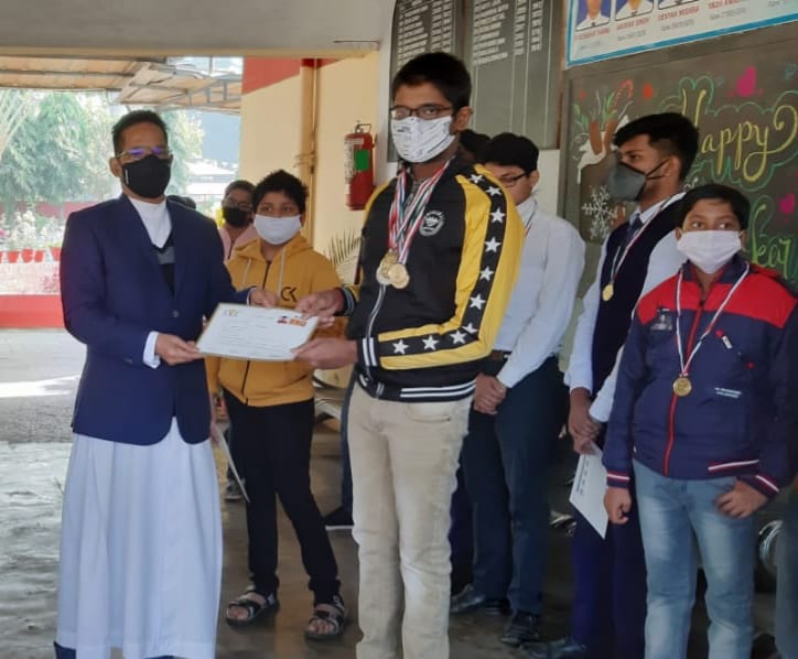 Aniket Sah of Sonbhadra won the Science Olympiad