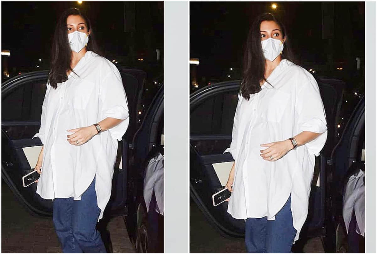 pregnant anushka sharma in black tiny t shirt dress go for lunch date with virat kohli