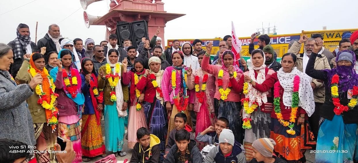 maharashtra female in farmer protest