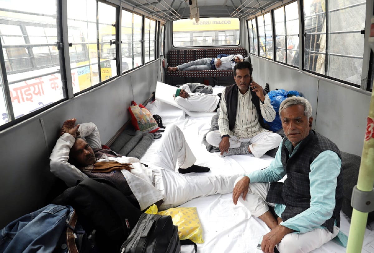 Buses built as home shelter to protect farmers from cold and rain at ghazipur border
