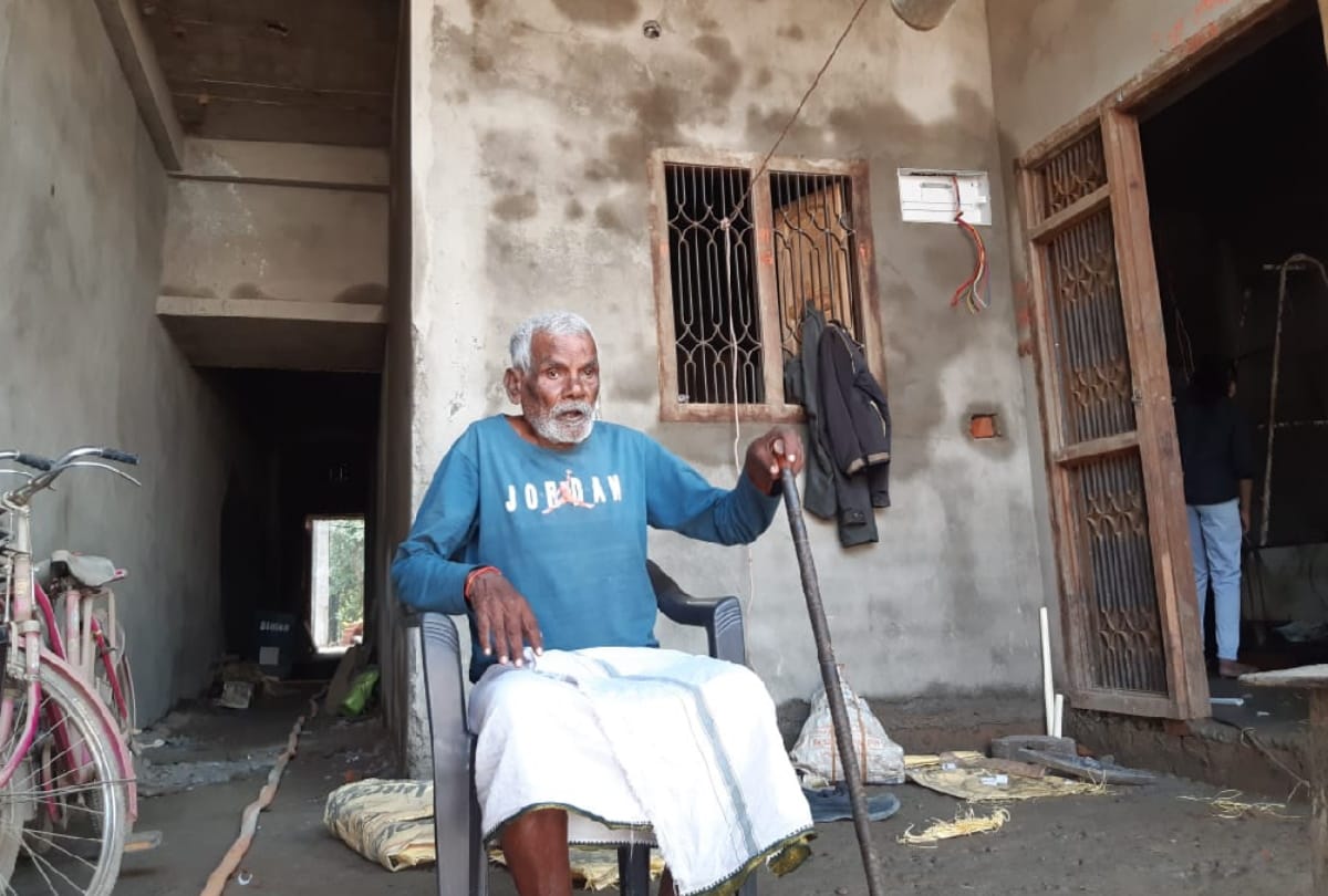 Congress leader Former MLA Haridwar Pandey build house by sell land due to homeless