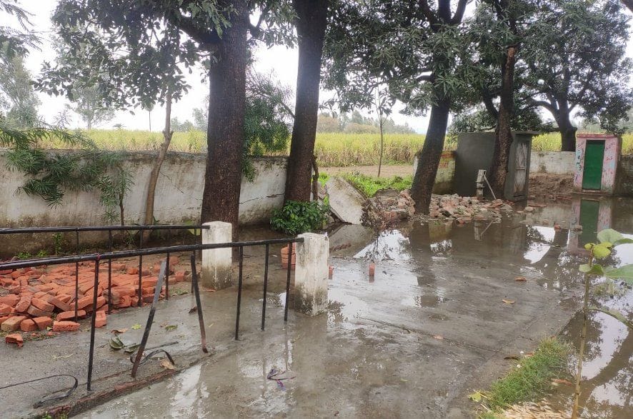 Wall collapsed in primary school Amanullapur Garhwala