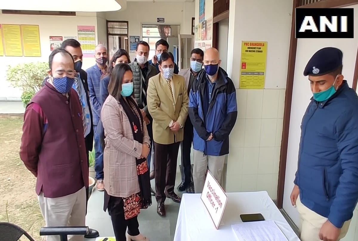World Health Organisation team visits a COVID vaccination centre in Gurugram 