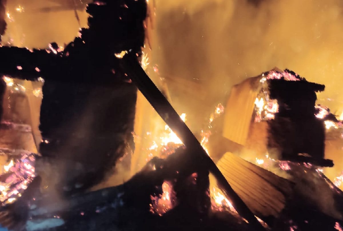Attempt to burn five sleeping people in room at siddharthnagar