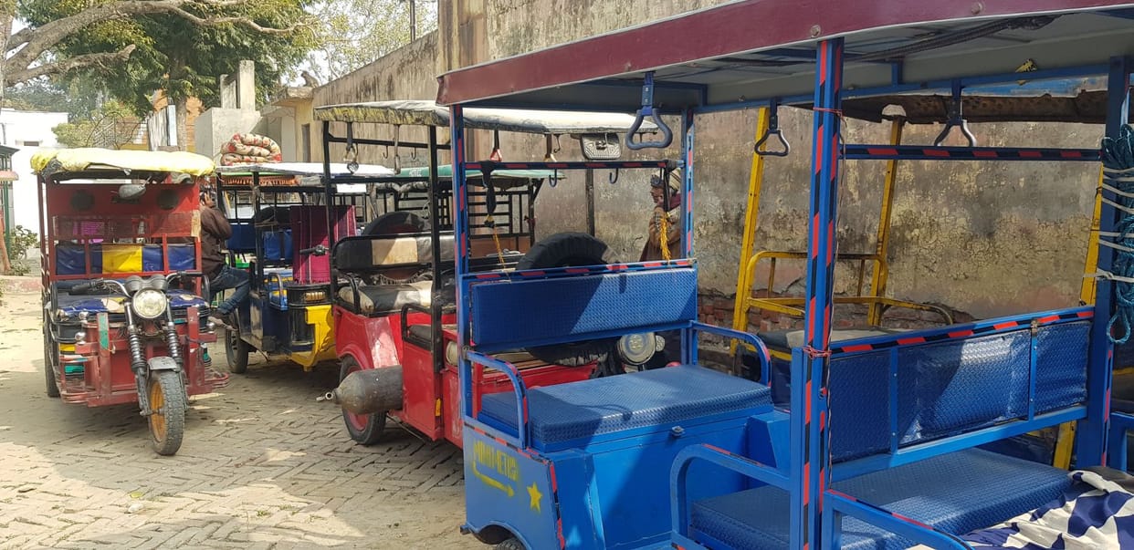 18 e-rickshaw seas running on the roads without registration