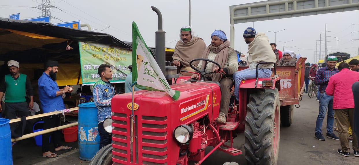 Farmers expressed their intention by tractor march before eighth round meeting with government