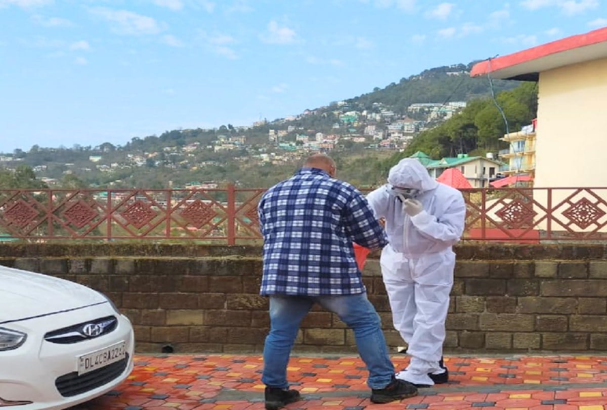 dead pigeons found at MP Kishan Kapoor's house in dharamshala himachal