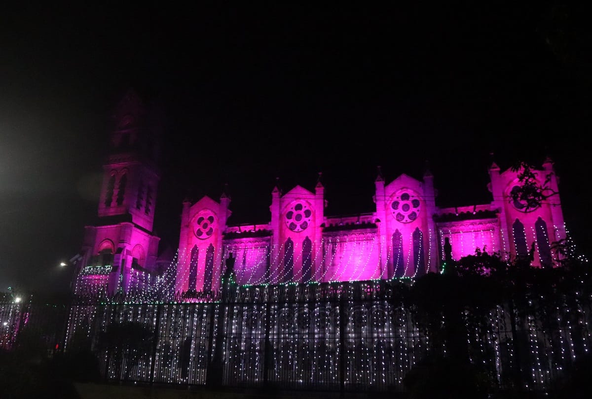 Public library started to be decorated for the anniversary of the first meeting of the Legislature
