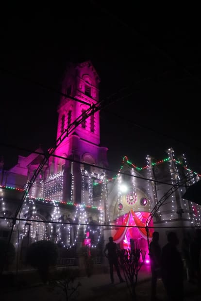 Public library started to be decorated for the anniversary of the first meeting of the Legislature