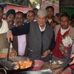 उत्तराखंड के पूर्व सीएम हरीश रावत ने तले समोसे