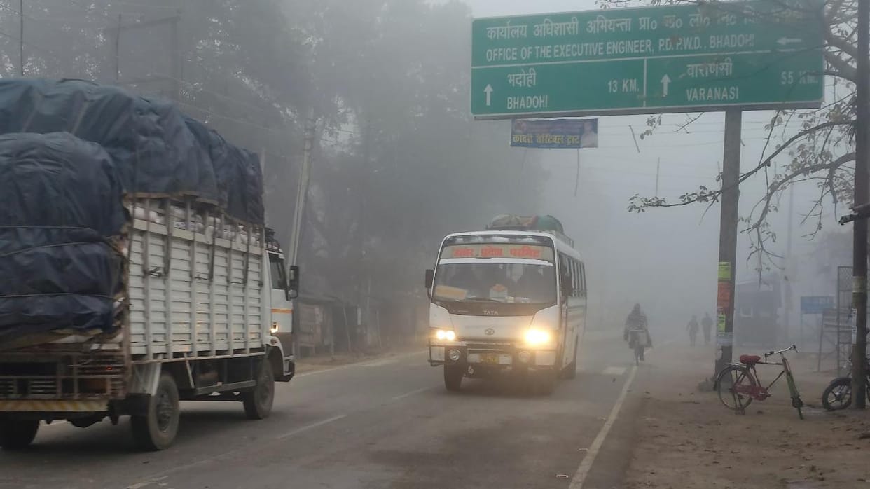 Varanasi Weather: Fog tightens in Purvanchal, woman dies due to cold in this district