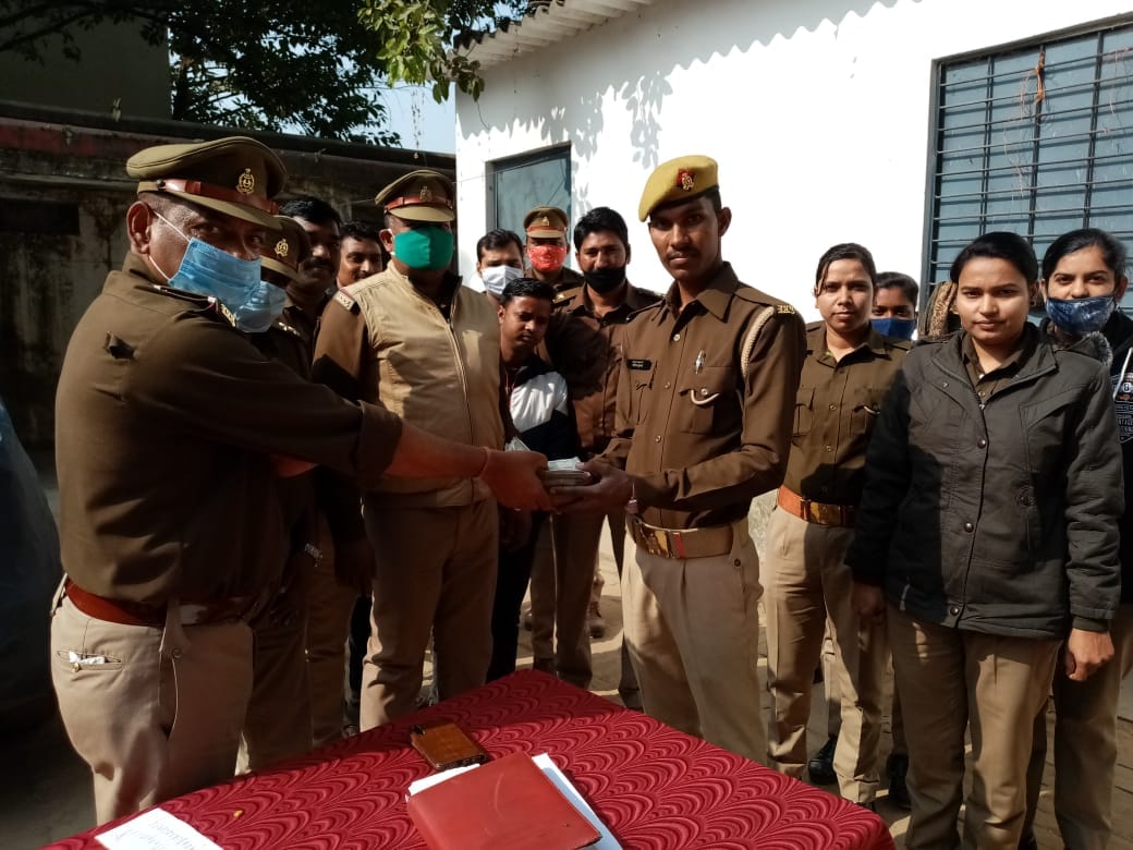 Varanasi police gave financial help to fellow constable for heart operation