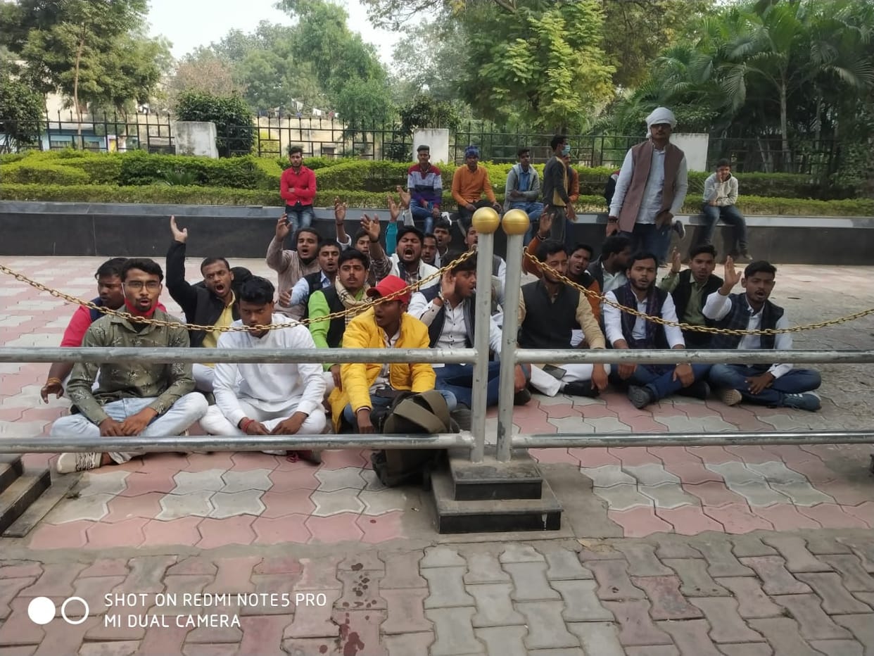 Students start indefinite strike at Kashi Vidyapeeth