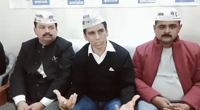 In Azamgarh AAP MLA Naresh Yadav targeted the UP government for development