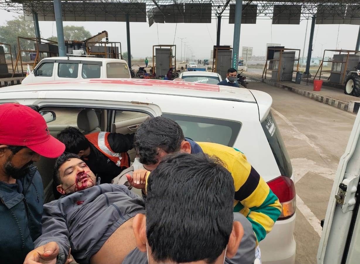 Farmer injured by falling from tractor during march on KMP