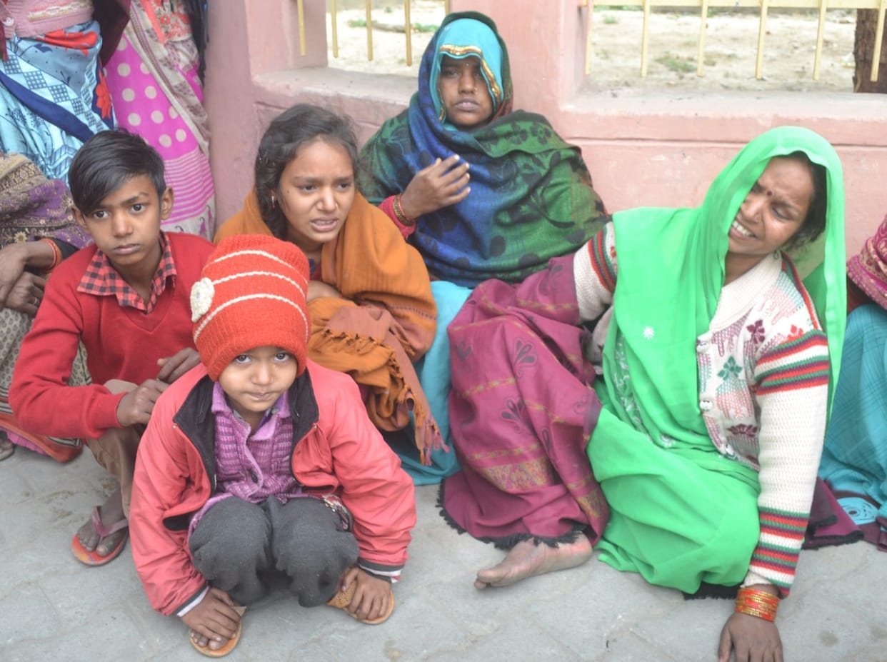 Aligarh's laborer found dead body on road