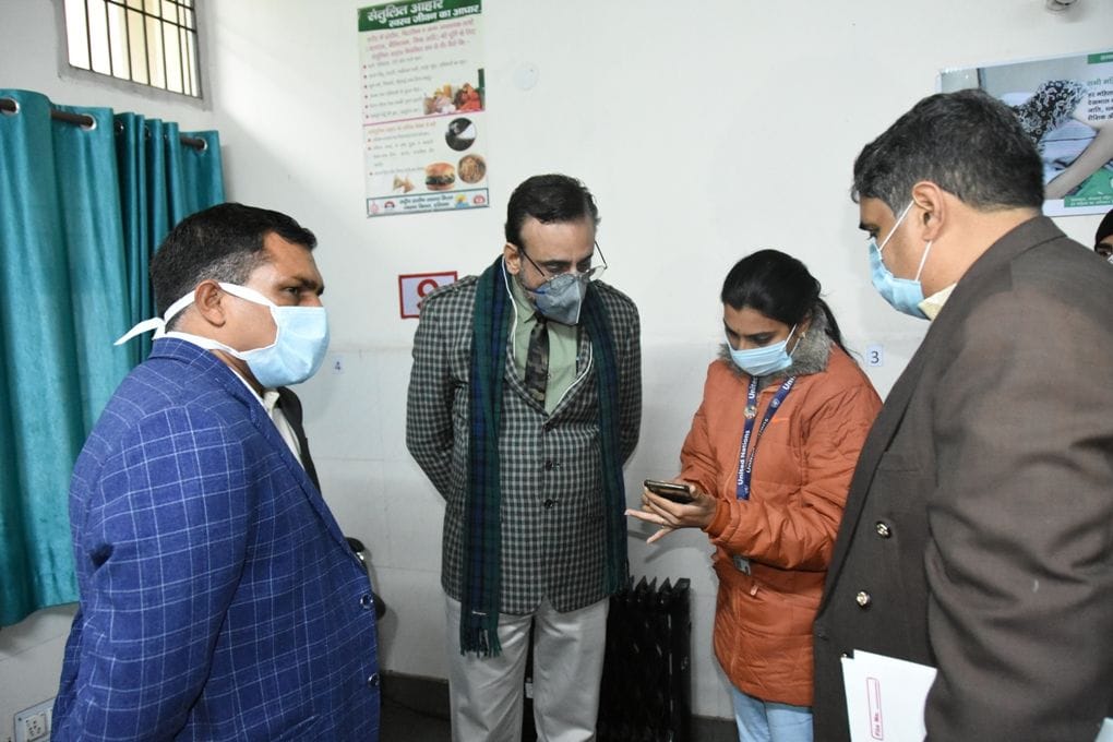 Pharmacist Neetika's vaccination starts the Corona vaccine drive