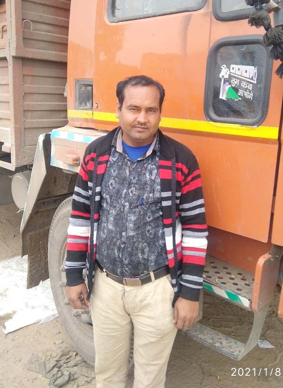 deeseeem ke chaalak se loot kee koshish, raat ke samay daga de gaya pulis ka helpalain nambar