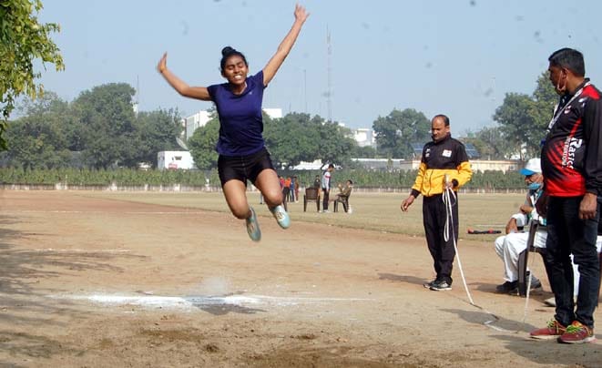 Athletics competition, players showed strength