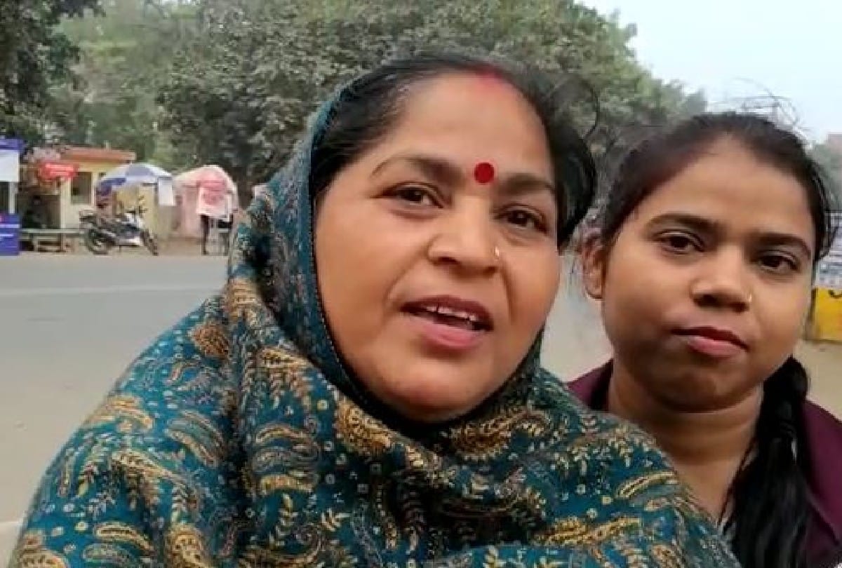 family living in roadside hut for giving message of cleanliness in firozabad