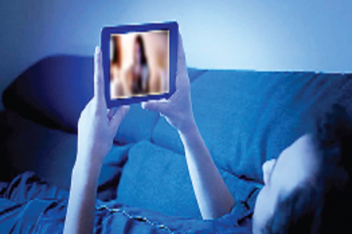 Meerut News: Children are falling prey to psychosis by watching web series in mobile