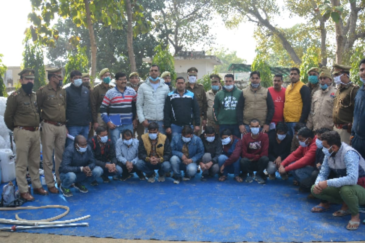Muzaffarnagar: Illegal liquor factory busted in Mansoorpur, thirteen arrested including government contract salesmen