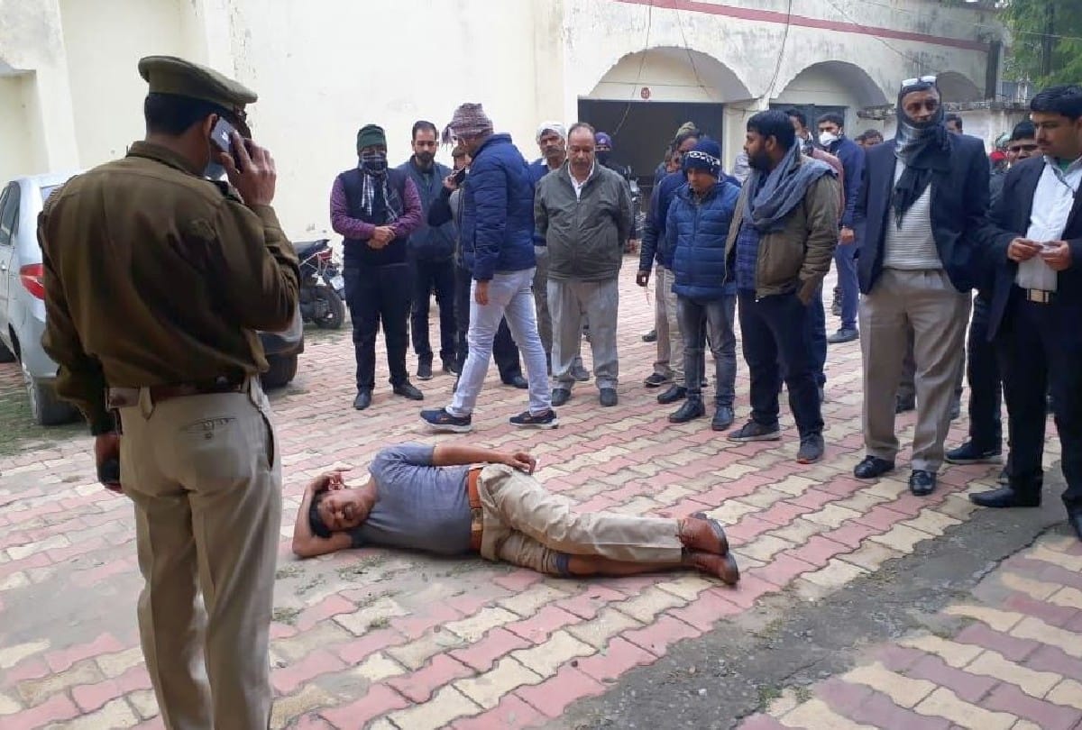 Police inspector create high voltage drama in mathura