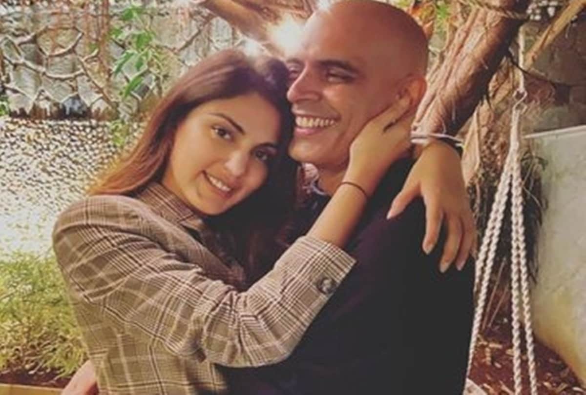 rhea chakraborty birthday interesting facts about sushant singh rajput girlfriend