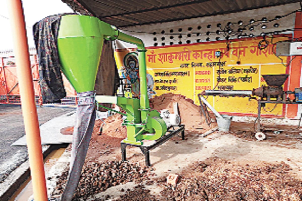 Amar Ujala Exclusive Report: Pilot project for making phenyl from cow urine has been started in Saharanpur