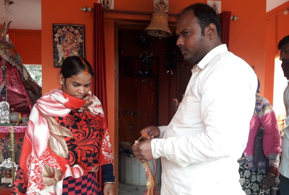 Couple marriage in police station at sant kabir nagar