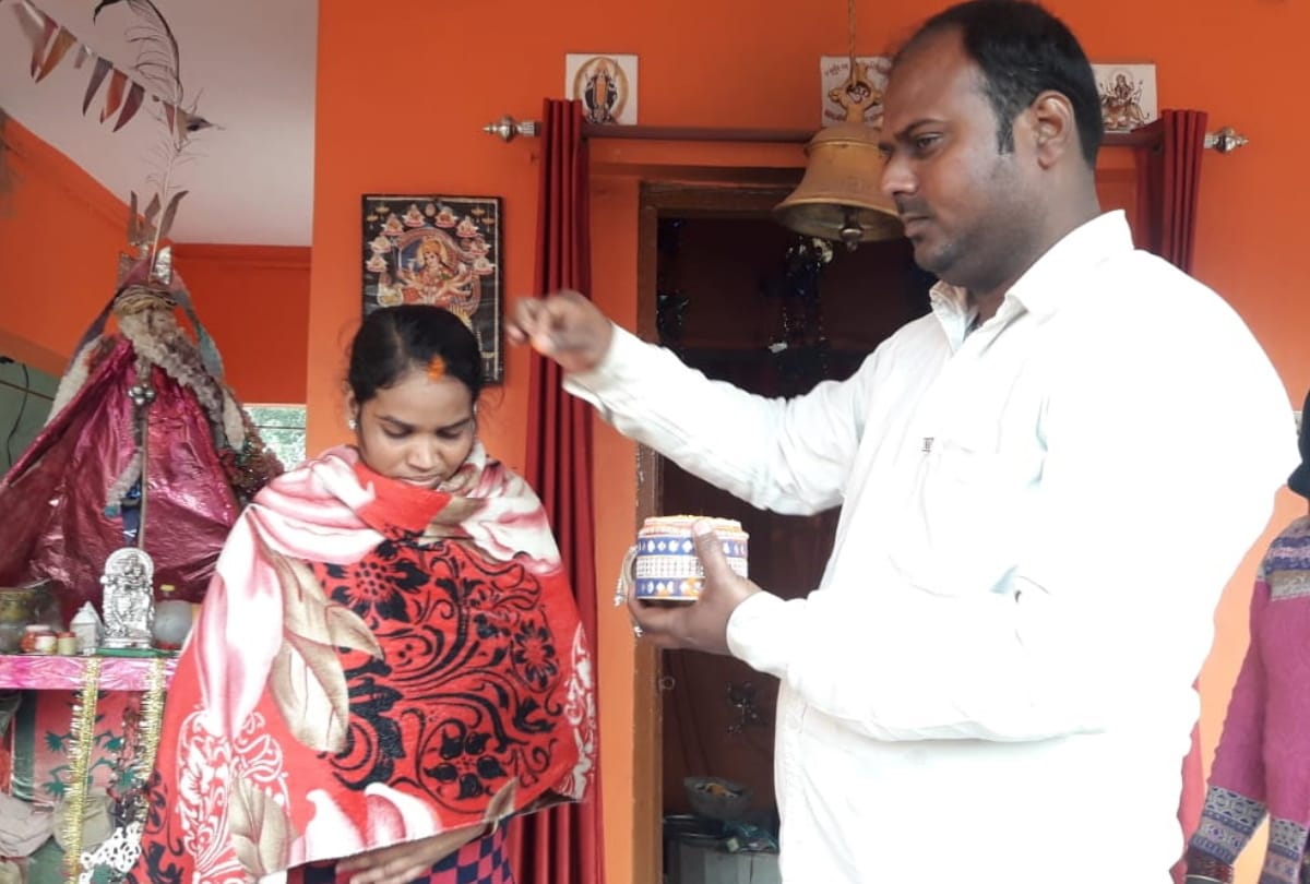 Couple marriage in police station at sant kabir nagar