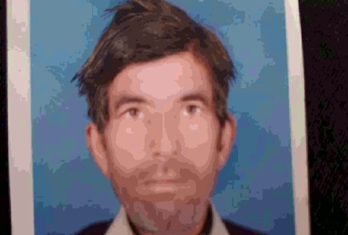 JD Ayurvedic Medical College personnel threw dead body of patient out side of his house in aligarh