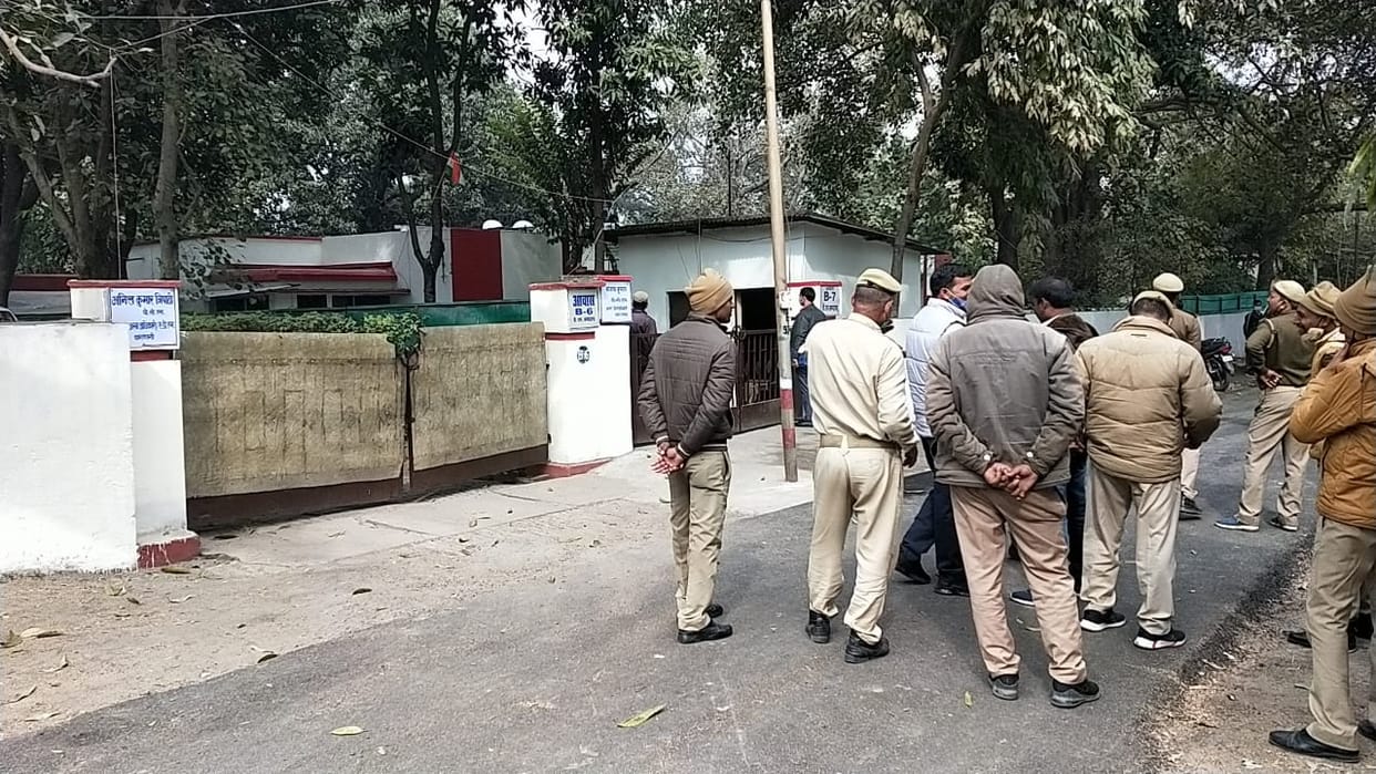 Varanasi: ADM judicial not vacating government bungalow even after transfer