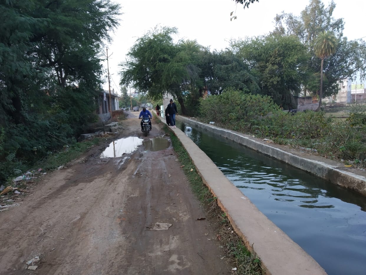 left canal leakage muudy roads