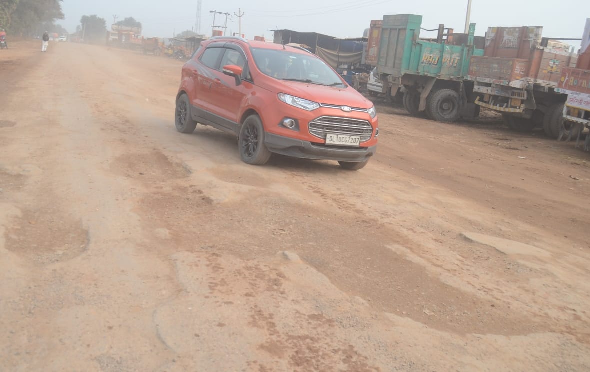 Six lane clearance highway converted into pits