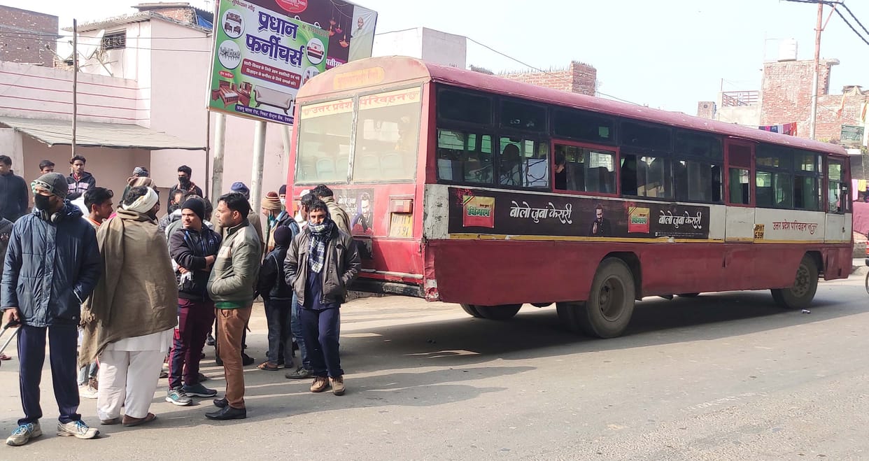 Two buses collided with each other, postponed due to major accident