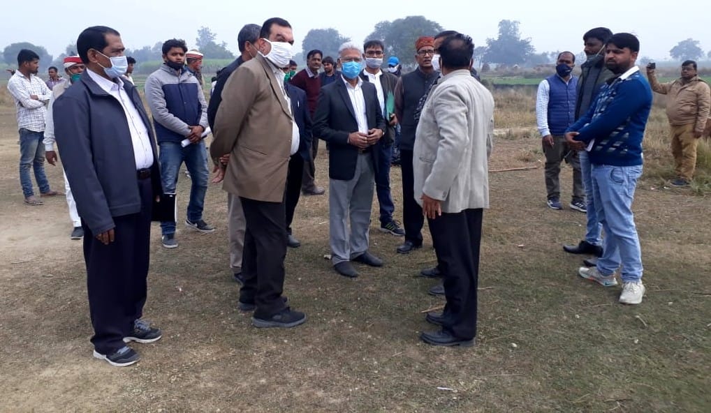 Team arrived from government, brainstorming on university construction